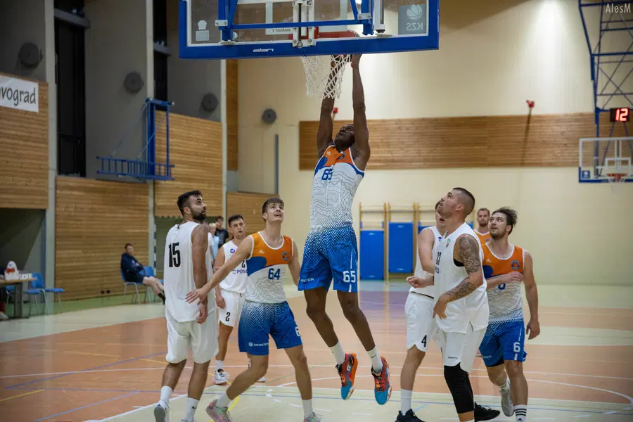 Mladi košarkarji Dravograda Koroške pogumno vstopili v kvalifikacije, člani tik pred začetkom sezone