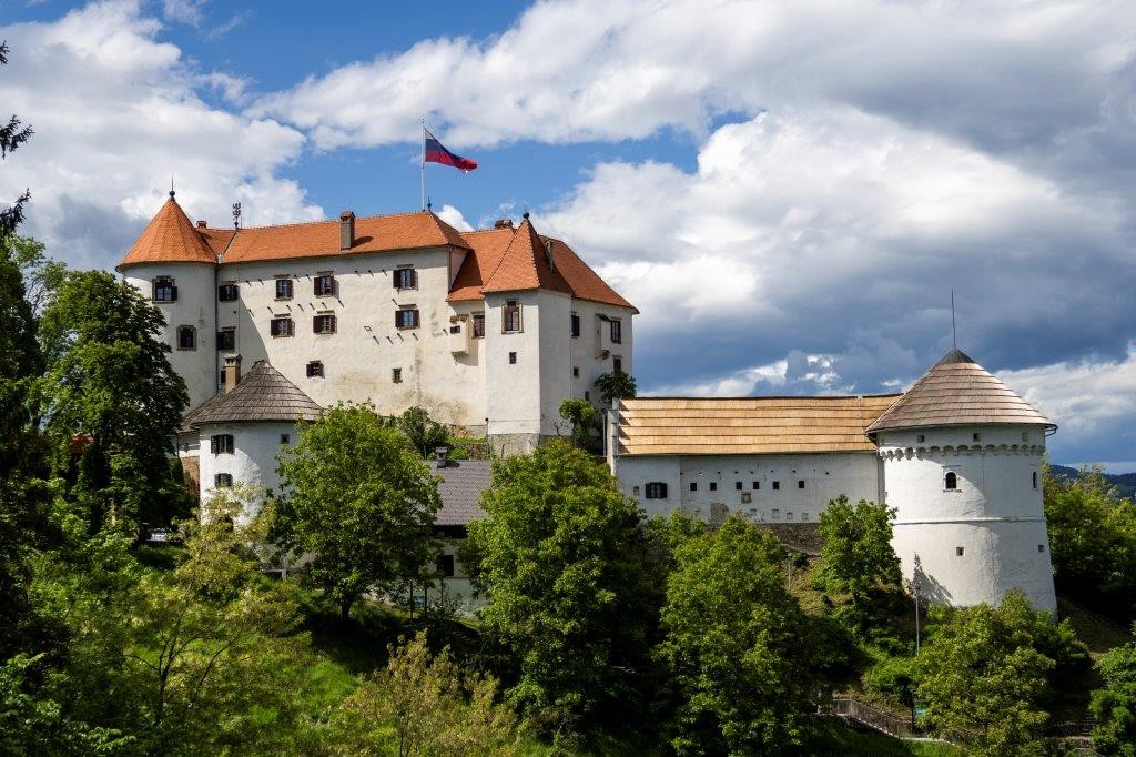 Na Velenjskem gradu začenjajo prenovo, streho bodo pokrili s skodlami