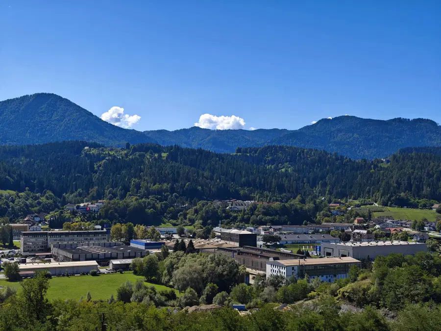 V Sij Metalu Ravne z marcem delavci znova na polnem delovniku 