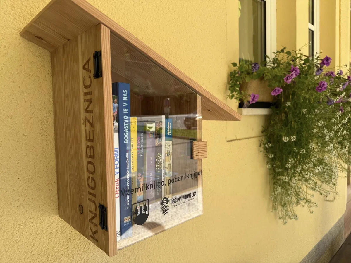 (FOTO) Knjigobežnice: Mini knjižnice na prostem polepšale Podvelko