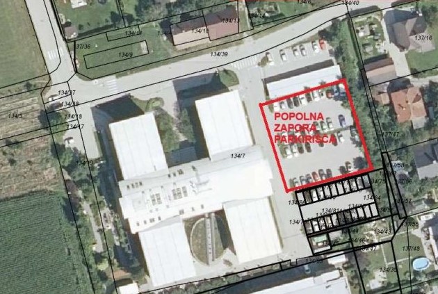 Do četrtka popolna zapora parkirišča pri Domu starejših na Fari