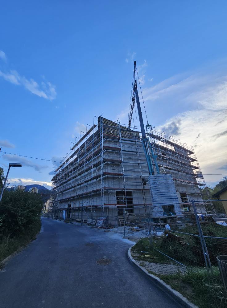 FOTO: Novi Kulturni center na Ravnah napreduje po načrtih