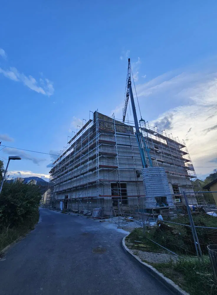 FOTO: Novi Kulturni center na Ravnah napreduje po načrtih