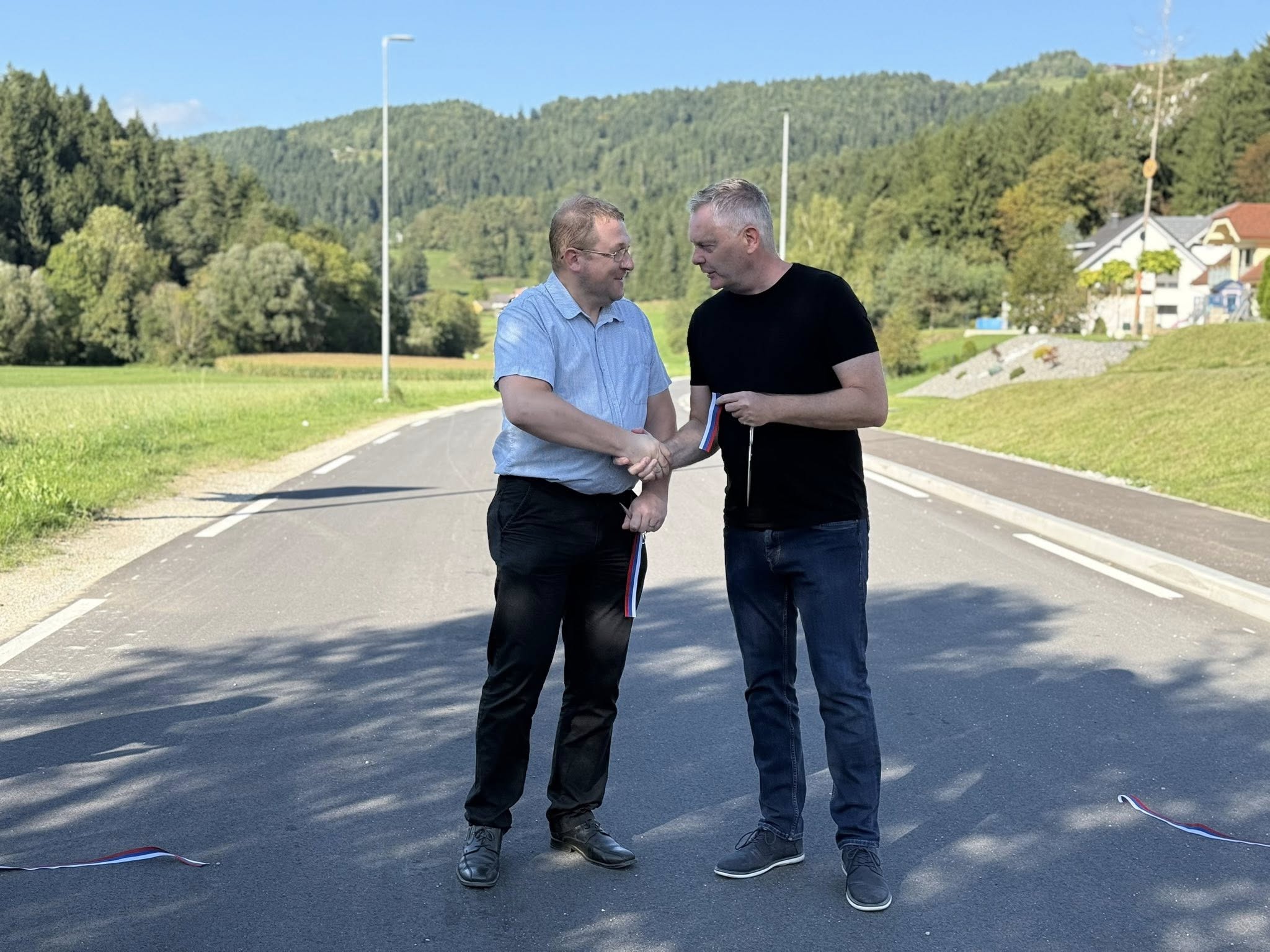 FOTO: Slovesno so otvorili prenovljen cestni odsek na relaciji Sele-Vrhe