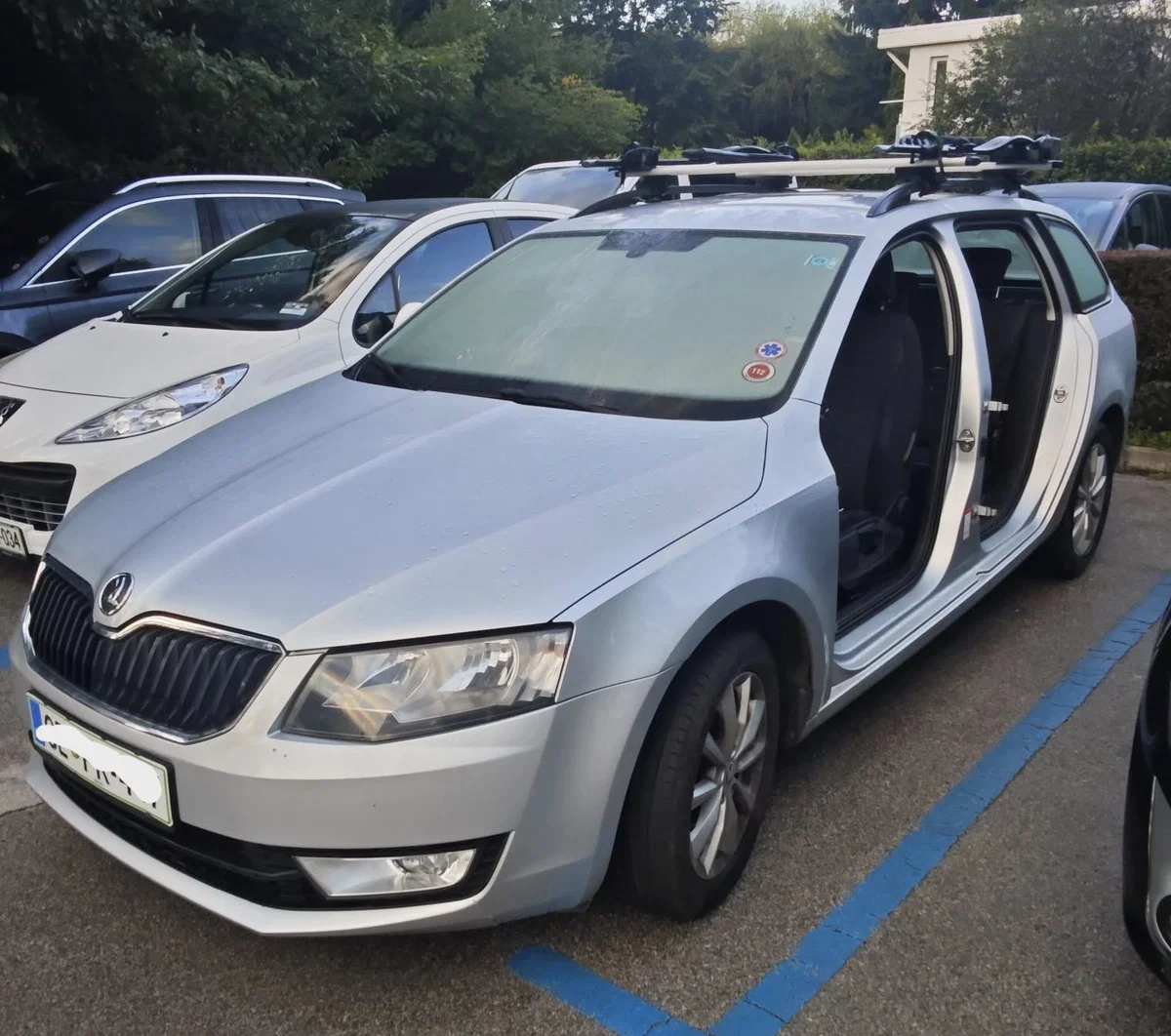 Vlom v vozilo v Velenju: Storilci odtujili vrata avtomobila