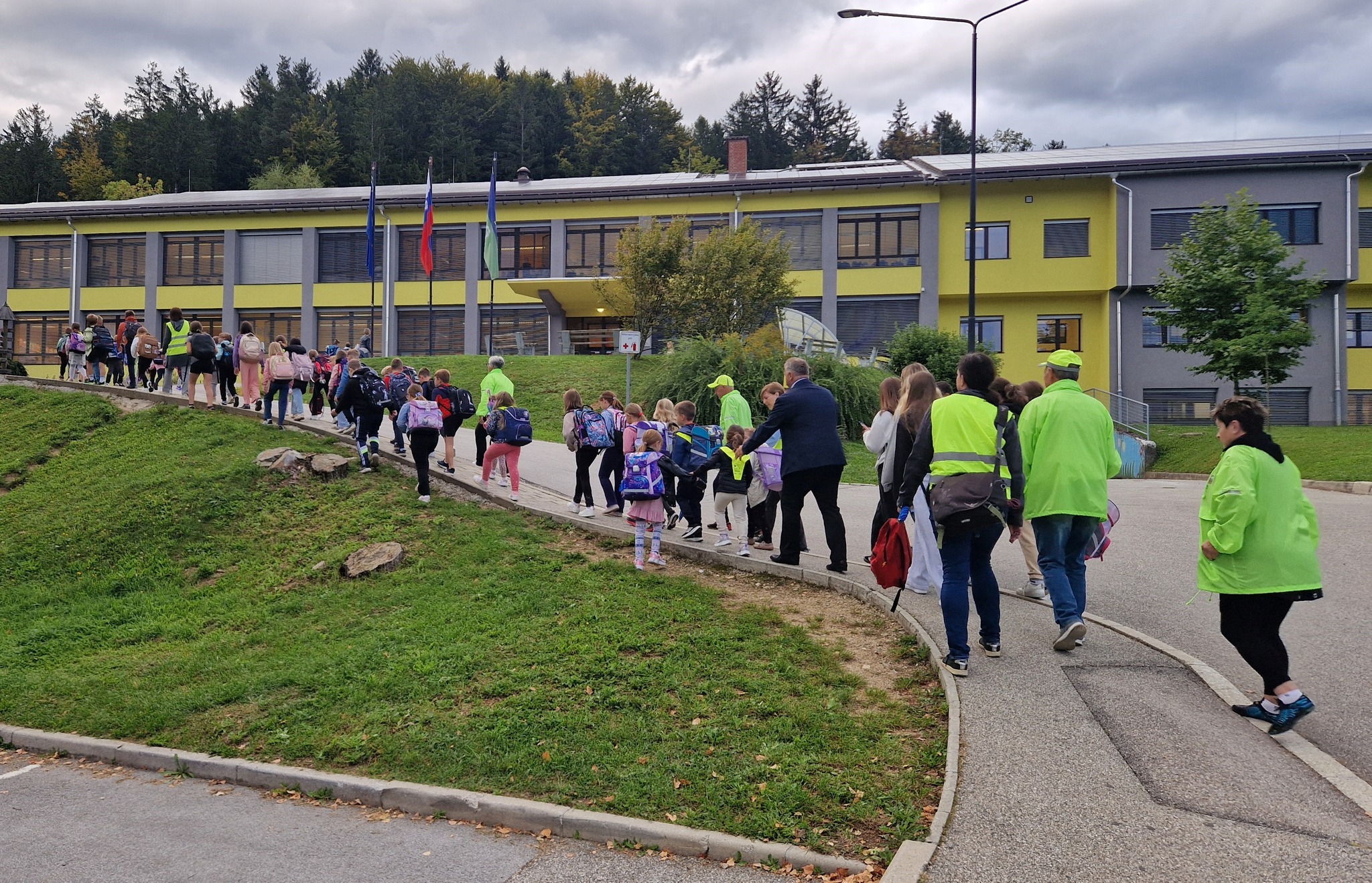 Otroci v Mislinji varno prispeli v šolo s Pešbusom