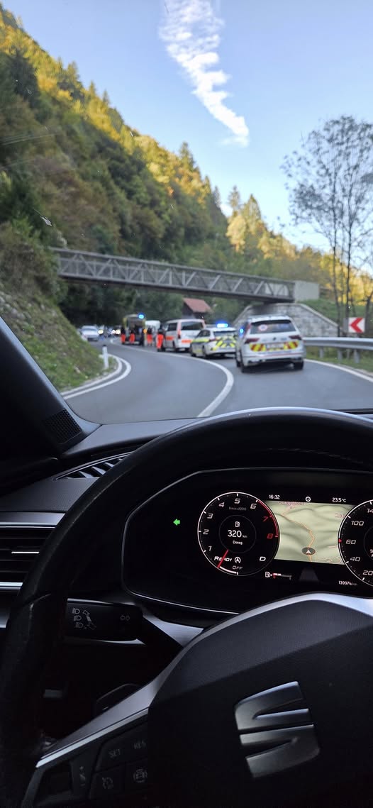 Previdno: Prišlo je do prometne nesreče v Hudi luknji