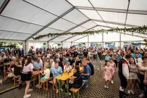 FOTO: Ansambel Rosa navdušil na jubilejnem koncertu ob 30-letnici