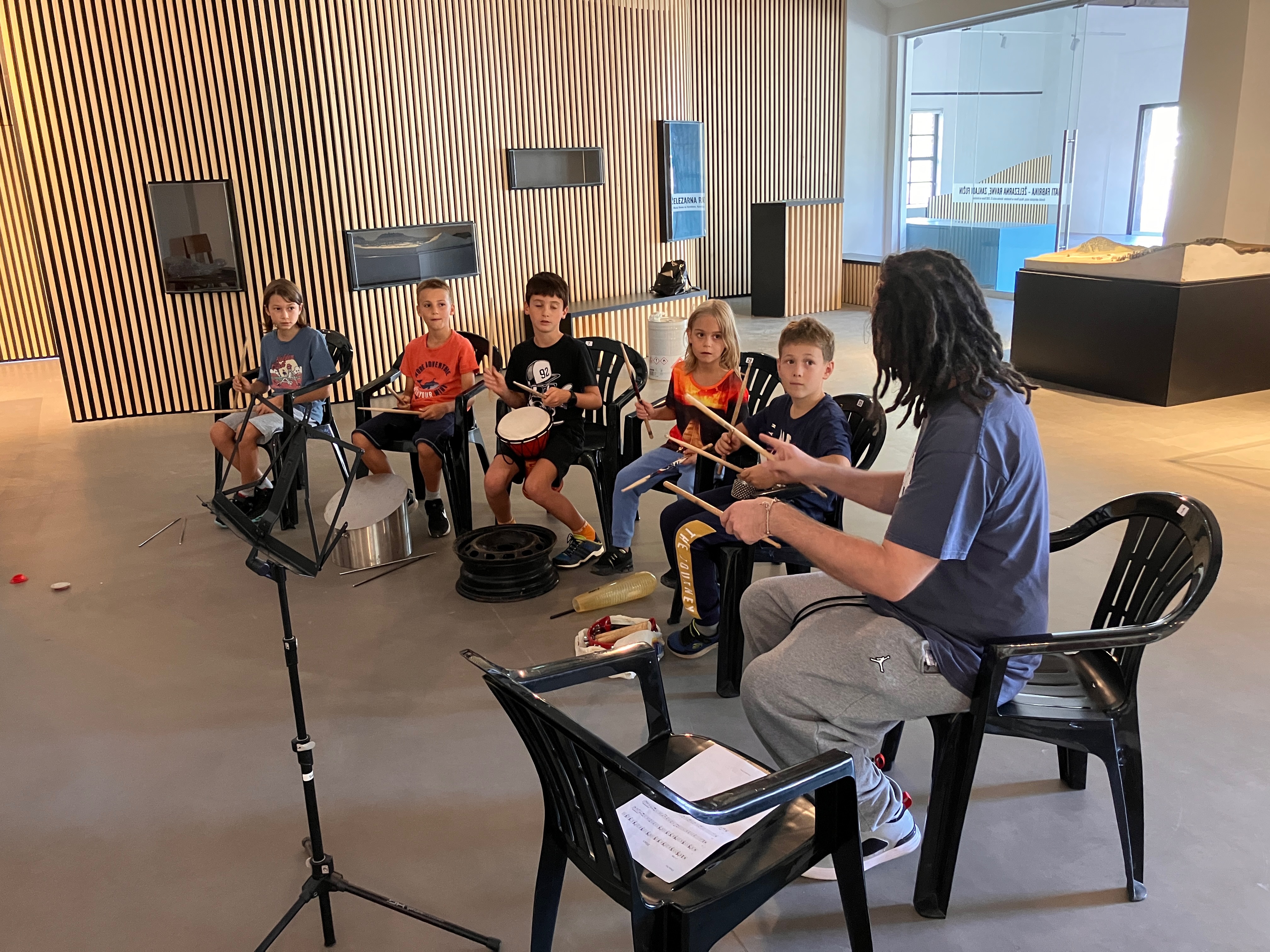 ORnK ustvarjalni odklop: Jazz šola Ravne v Stari železarni s tridnevnimi delavnicami in koncertom