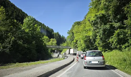 Odpravite se na pot pravočasno, v Hudi lukni tudi danes spravilo lesa