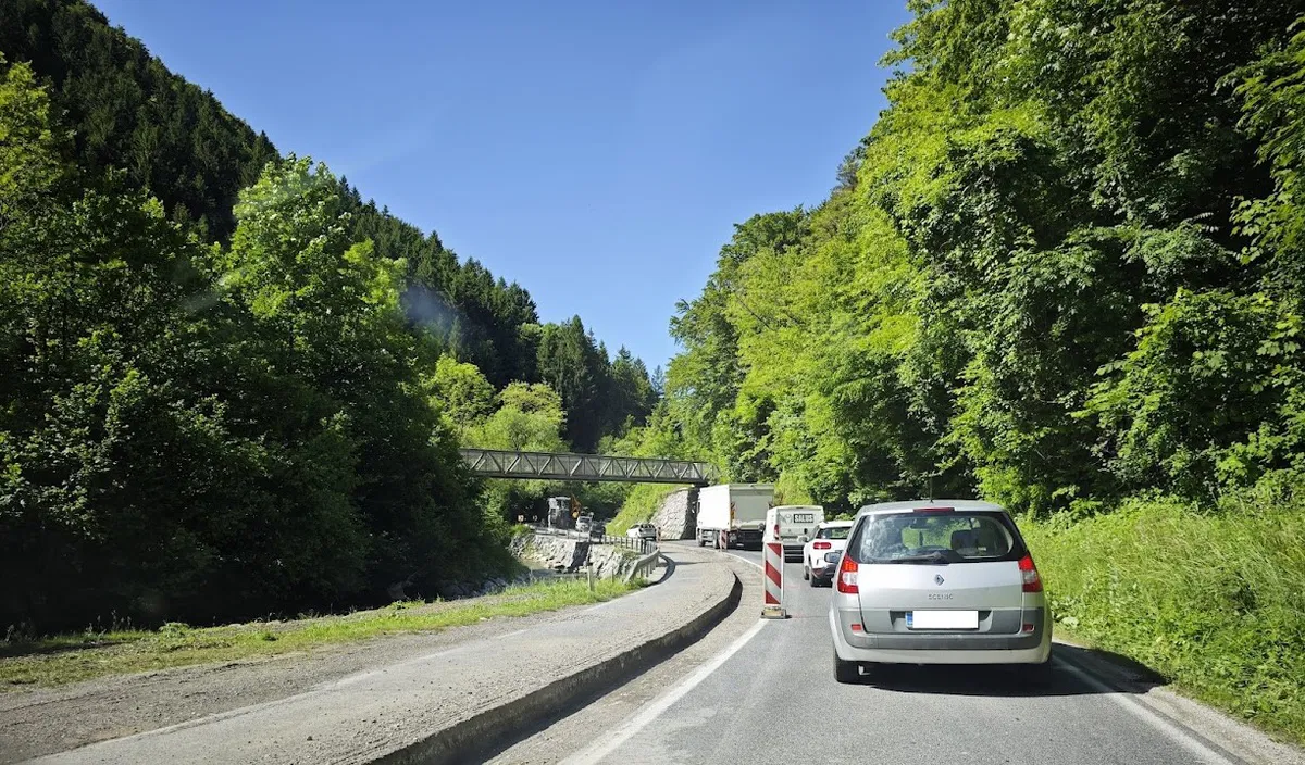 Odpravite se na pot pravočasno, v Hudi lukni tudi danes spravilo lesa