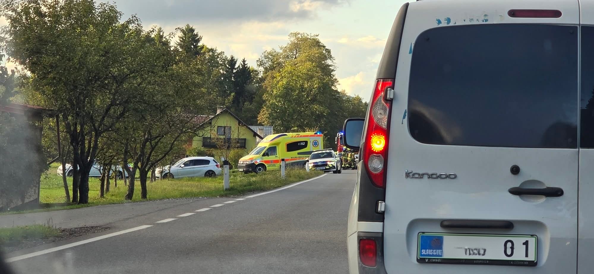 Previdno: Prišlo je do prometne nesreče v Turiški vasi