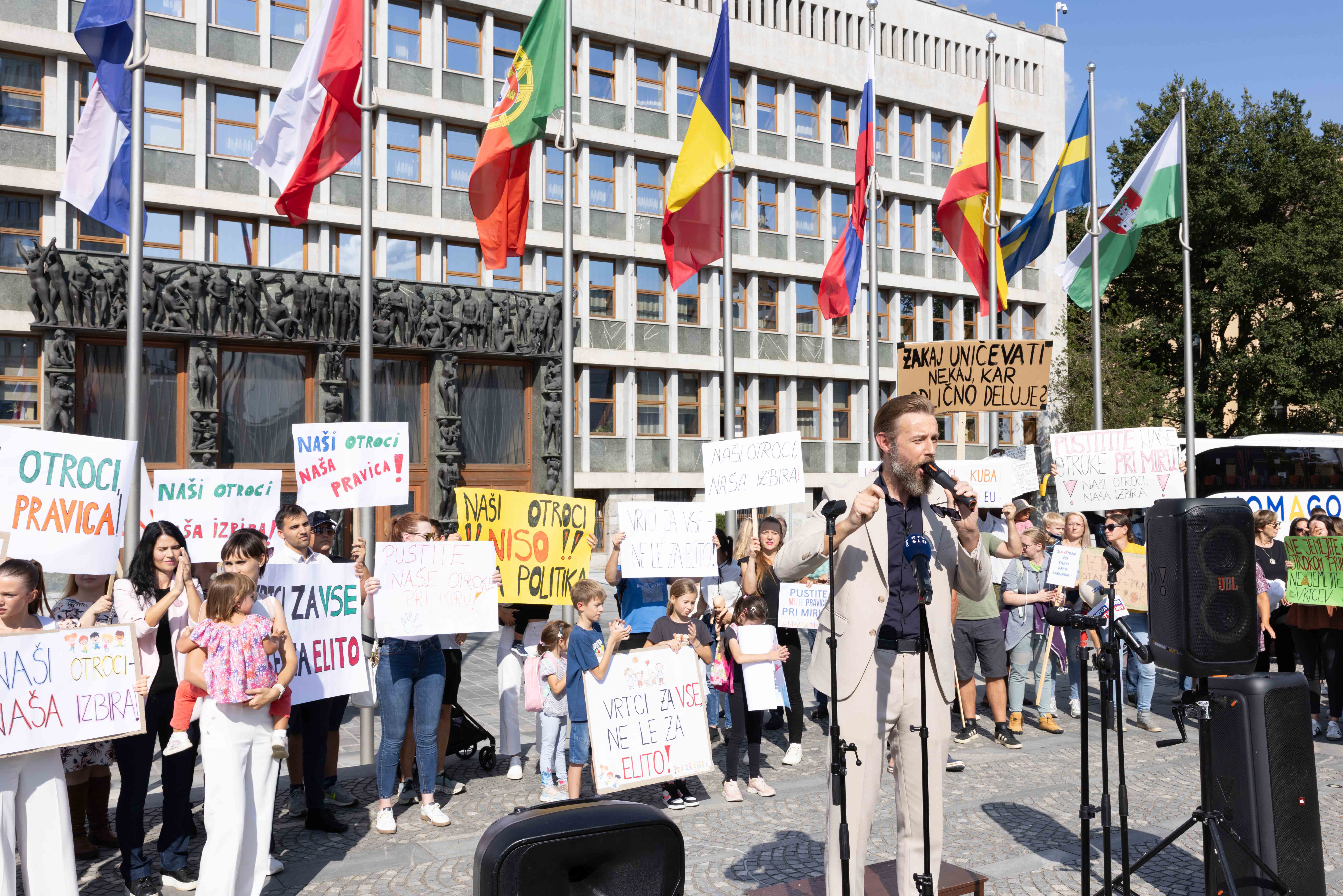 FOTO: V Ljubljani je danes potekal protest za pravice otrok v zasebnih vrtcih
