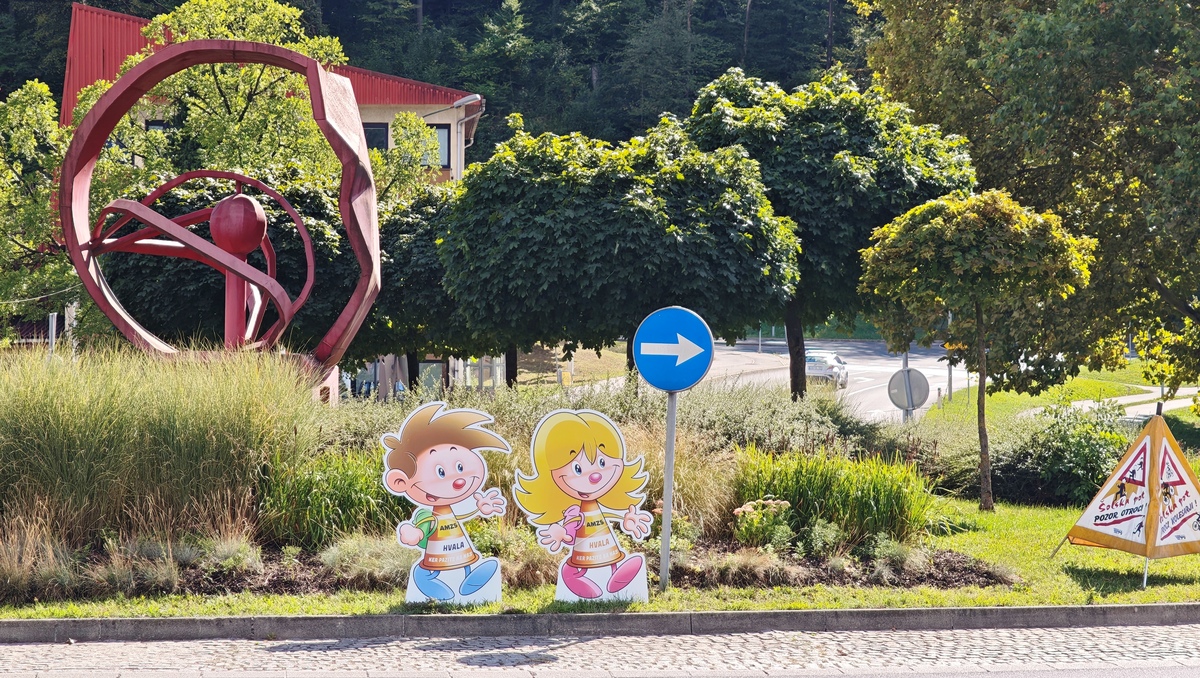 Na Ravnah župan tudi letos obdaril prvošolce