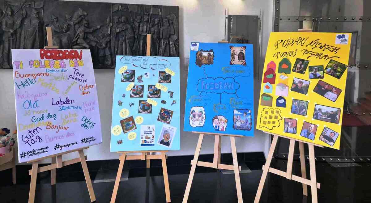 Podari nasmeh, podari pozdrav: Lepa gesta ravenskih srednješolcev