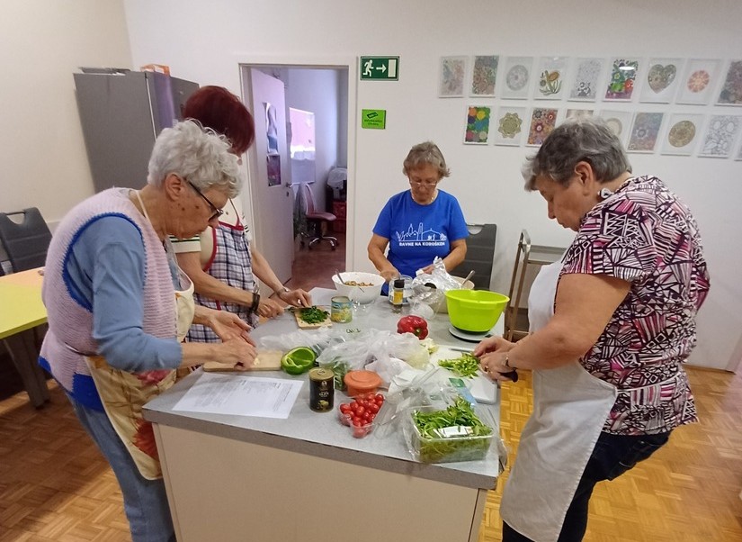 Zaključil se je študijski krožek Zdrava pira: Starodavno žito za sodobni življenjski slog na Ravnah