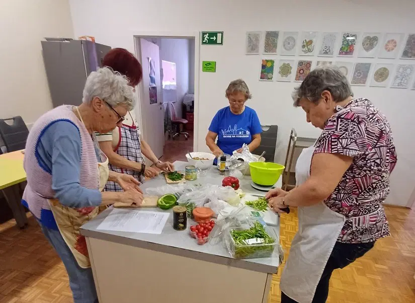 Zaključil se je študijski krožek Zdrava pira: Starodavno žito za sodobni življenjski slog na Ravnah