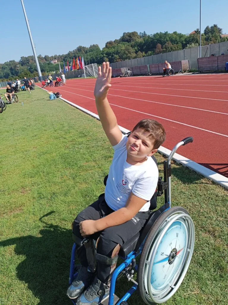 Pomagajte Nailu do prave opreme zanj in mu olajšajte življenje