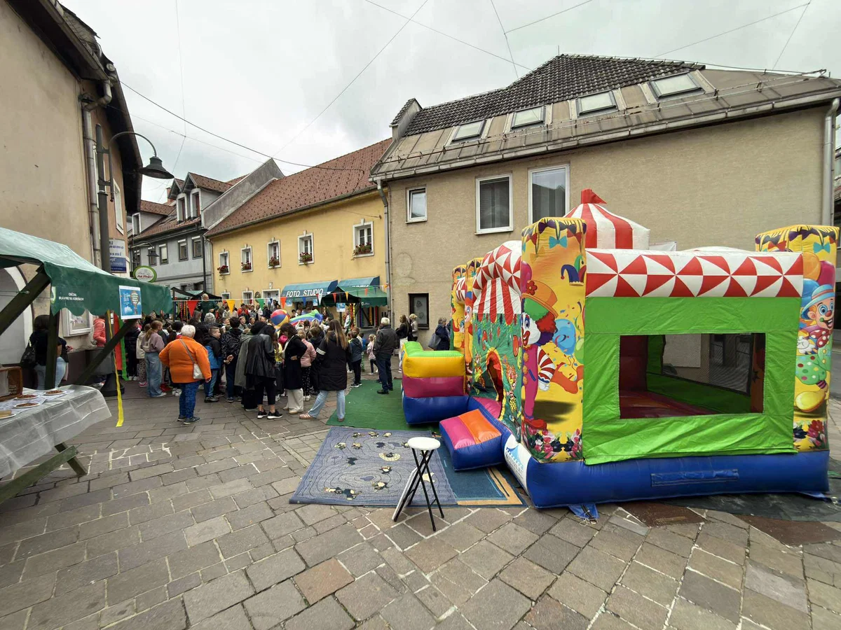 Teden otroka bodo na Ravnah obeležili s kuhanjem rpičevega zosa in otroškim veseljem