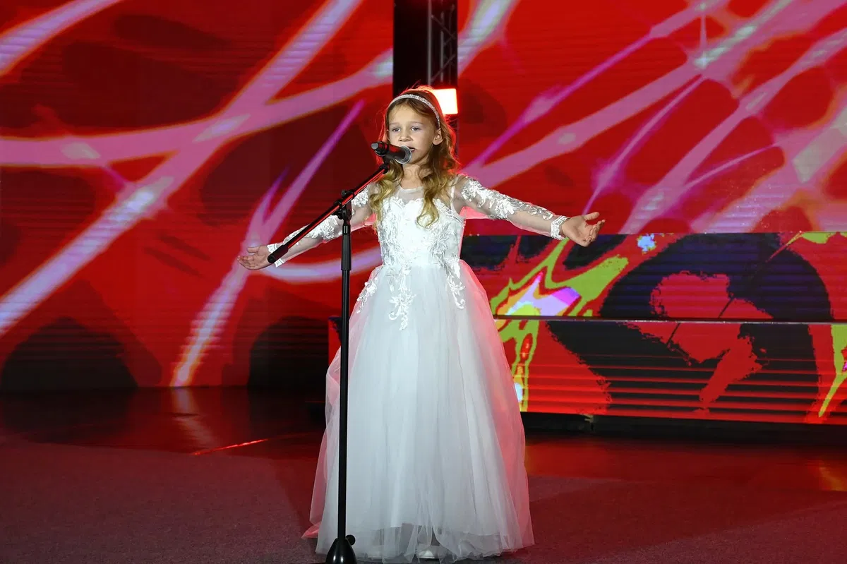 FOTO: 7-letna Zoja navdušila v Makedoniji in zmagala