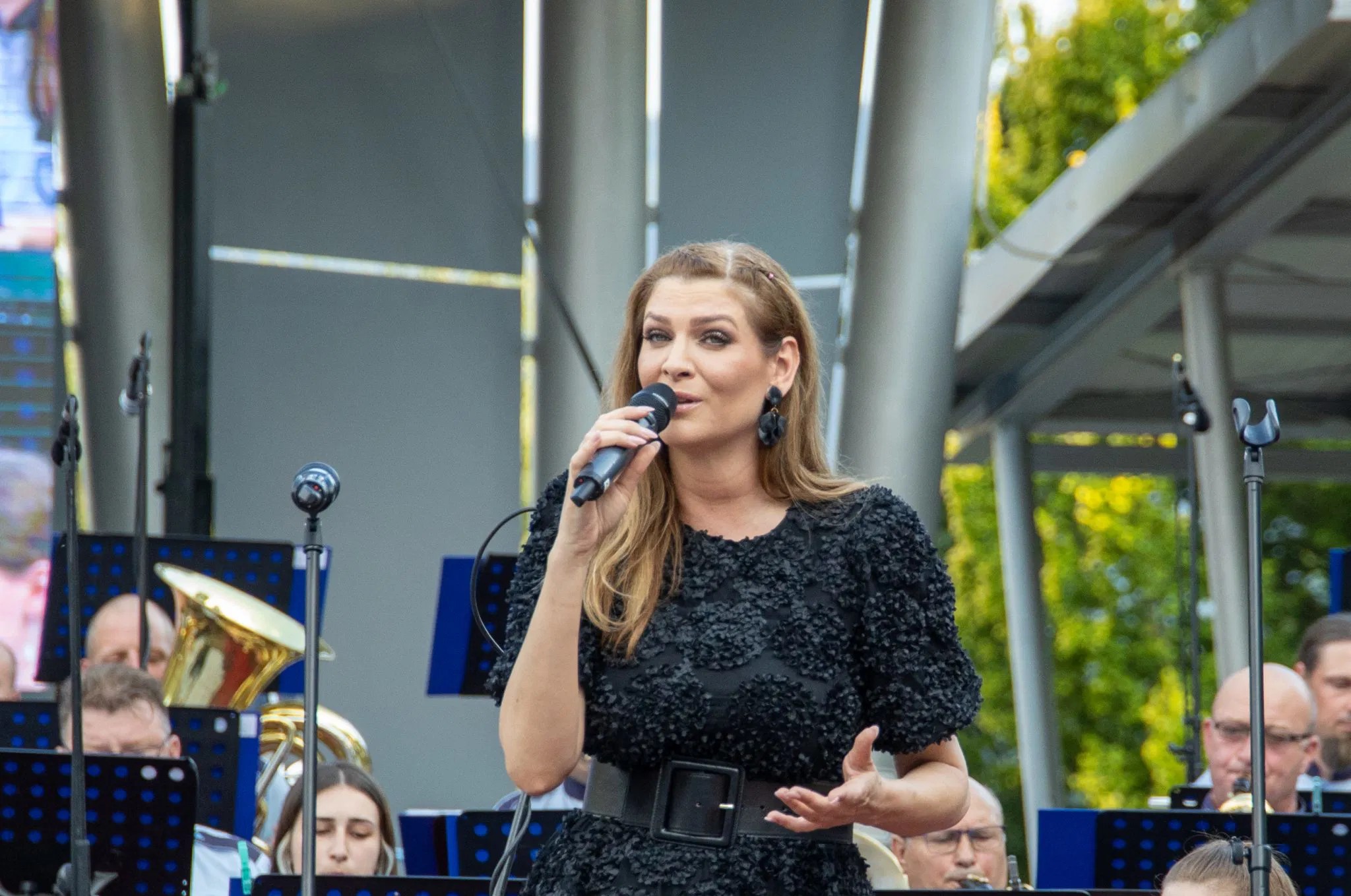 Začetek Glasbenega abonmaja na Ravnah v ritmih Mance Špik