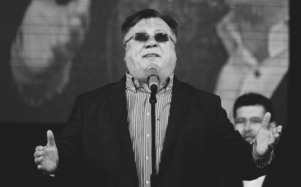 Umrl je pevec Halid Bešlić