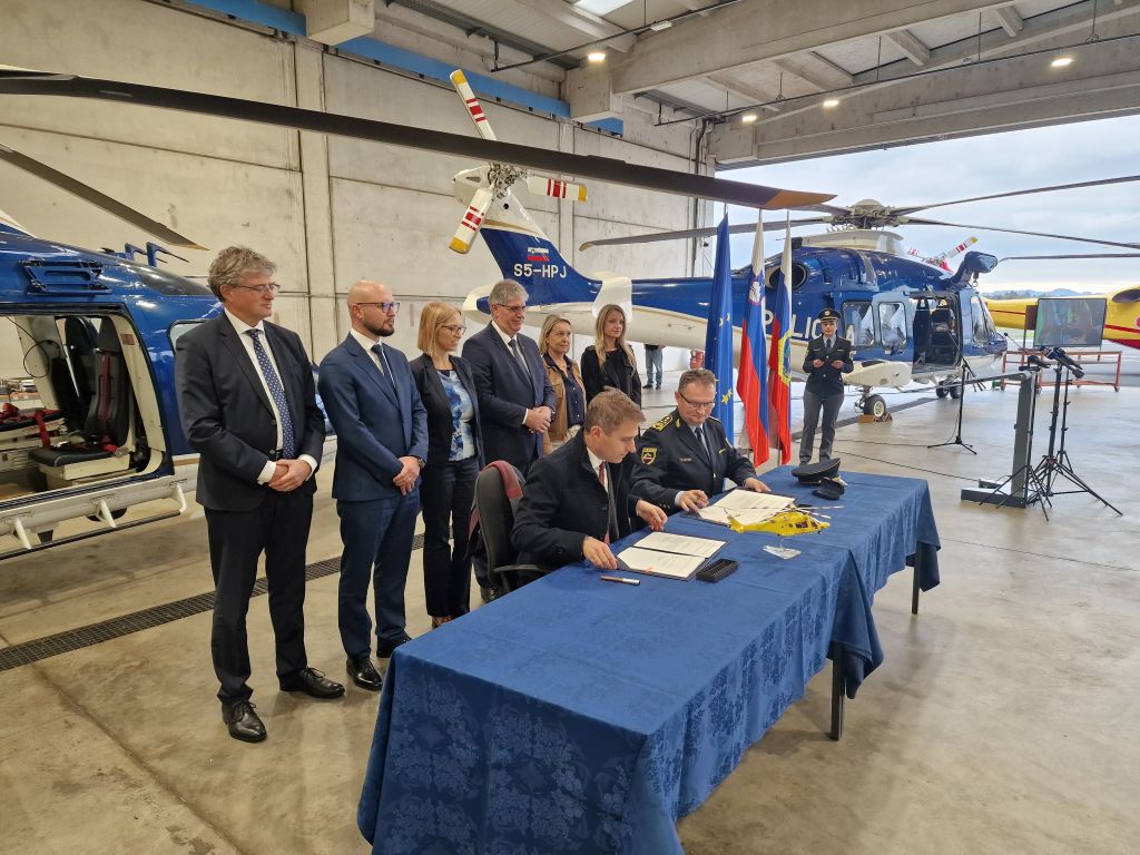 VIDEO: Policija podpisala pogodbo za nakup helikopterjev za izvajanje helikopterske nujne medicinske pomoči