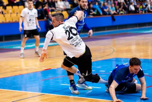 Slovenski rokometaši se mudijo na pripravah, med njimi je tudi David Svečko