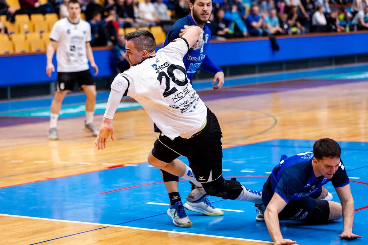 Slovenski rokometaši se mudijo na pripravah, med njimi je tudi David Svečko