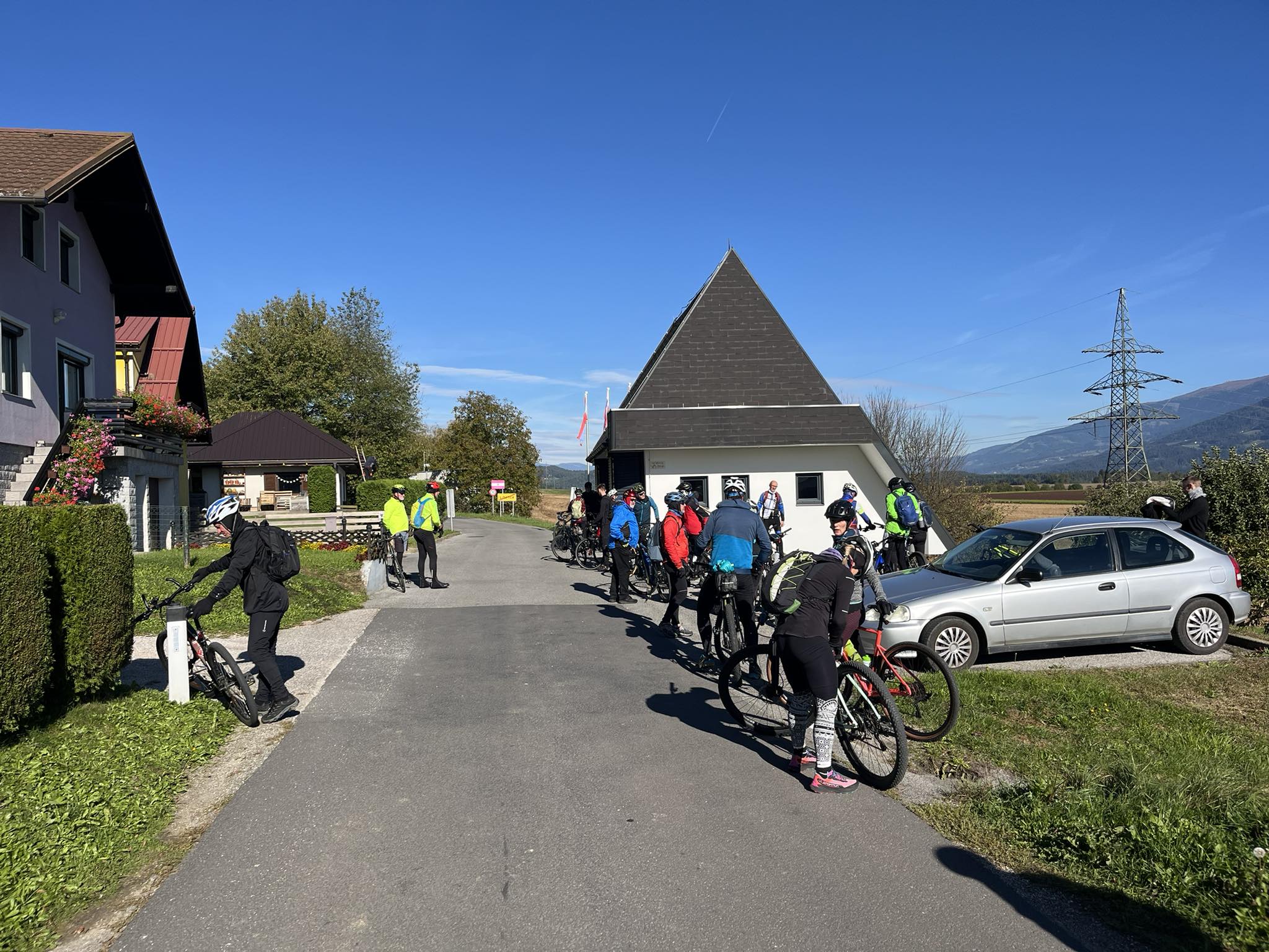 Kolesarji z obeh strani meje obeležili 105. obletnico koroškega plebistica
