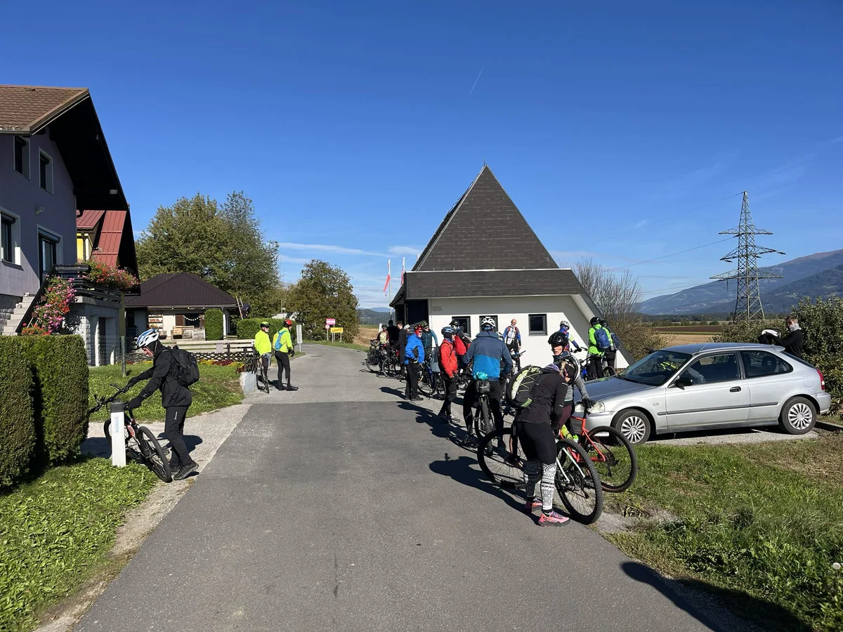 Kolesarji z obeh strani meje obeležili 105. obletnico koroškega plebistica