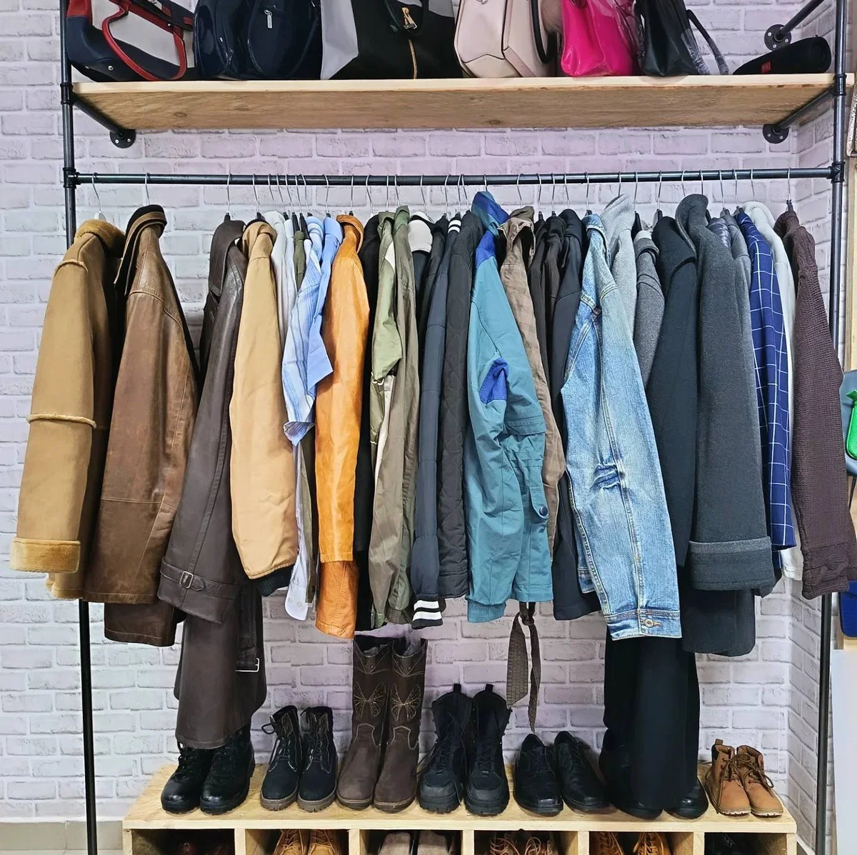 Svoja vrata na Ravnah odpira Devžej - butik iz druge roke