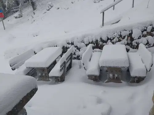 Prvi sneg je pobelil koroške vrhove, čaka nas hladna nedelja (FOTO)