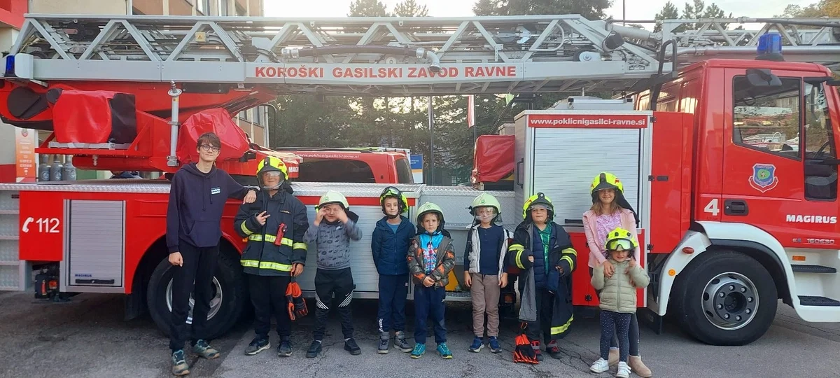 Mladina PGD Ravne uživala v gasilskih dogodivščinah (FOTO)