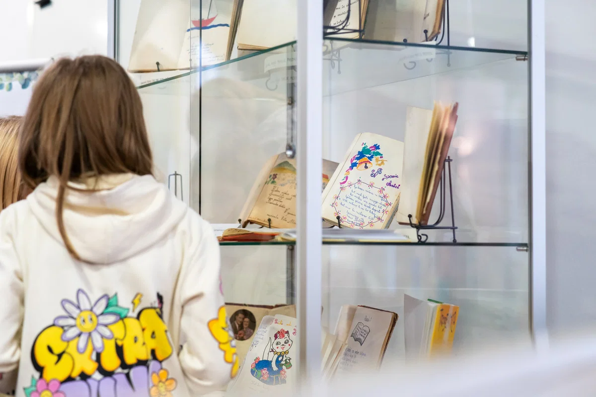 Skozi spominske knjige je oživela preteklost v Koroški osrednji knjižnici dr. Franca Sušnika