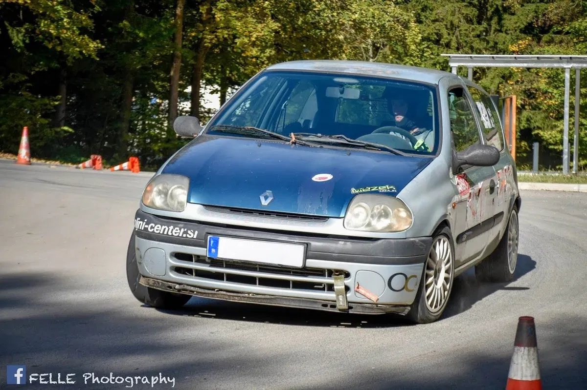 Hitro med stožci, varno na cesti: O motošportu z Andrejem Ramšakom
