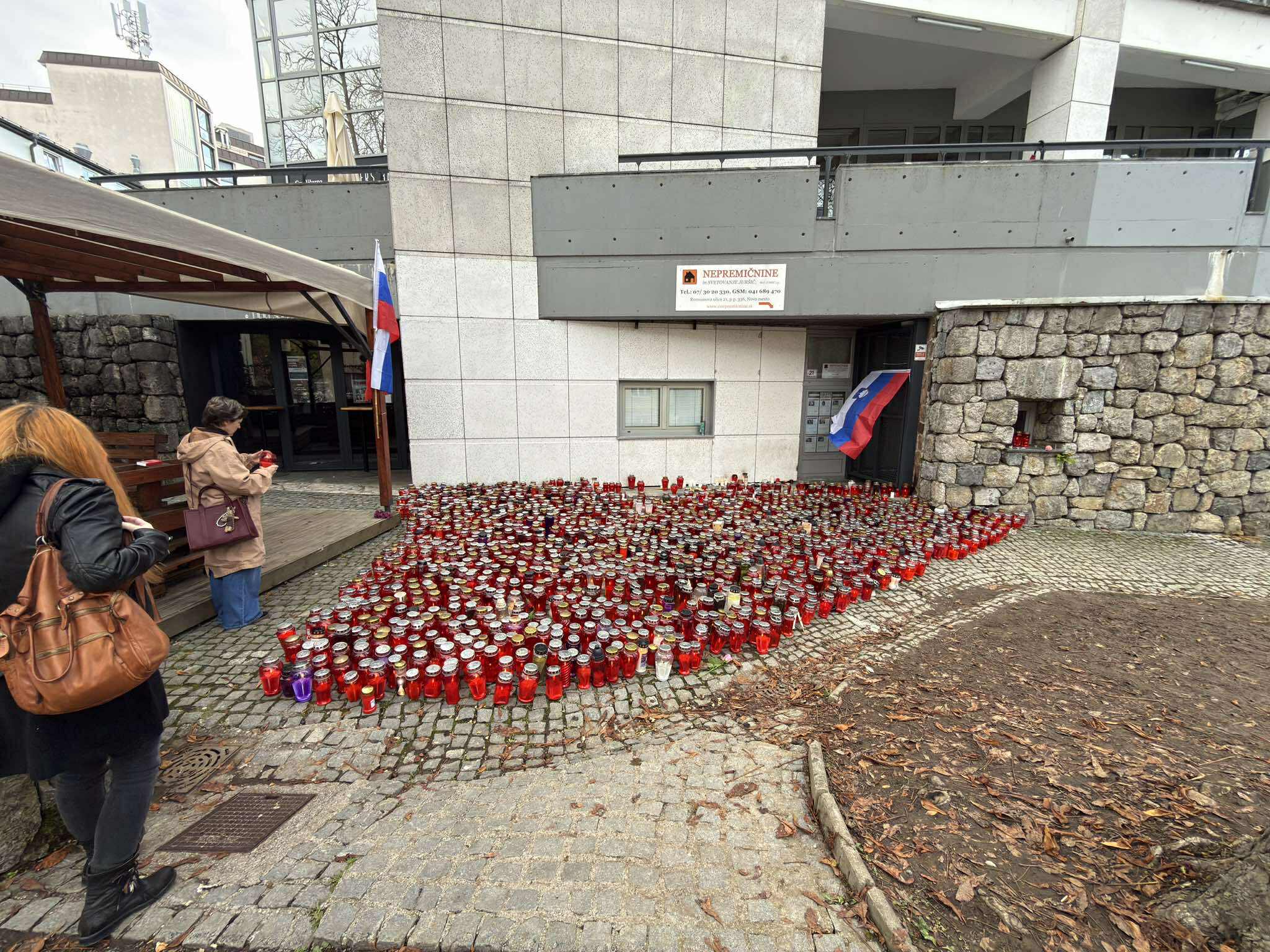 V romskem naselju Žabjak danes hišne preiskave zaradi streljanja v zrak