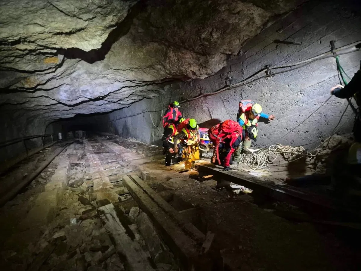 FOTO: V Podzemlju Pece se poškodovala tuja državljanka, na pomoč poklicali GRS Koroške