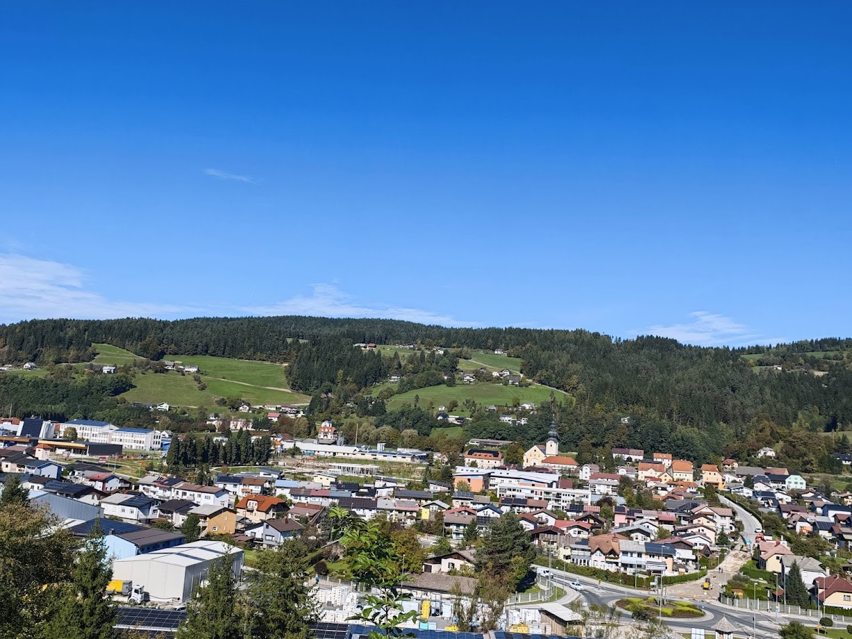 Zaradi plazu popolna zapora ceste Prevalje - Leše