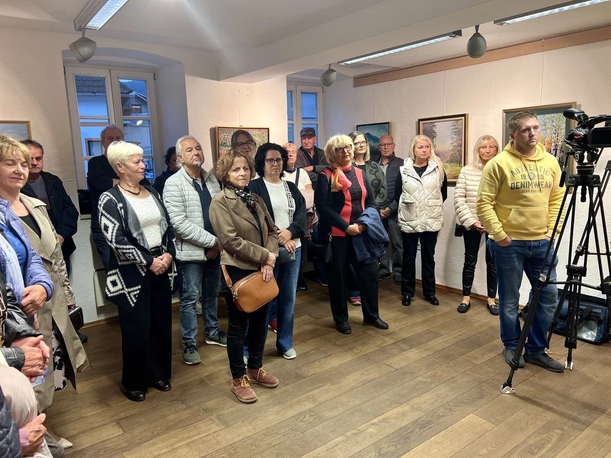 FOTO: Odprtje razstave koroških likovnikov postreglo z izdelki v različnih tehnikah