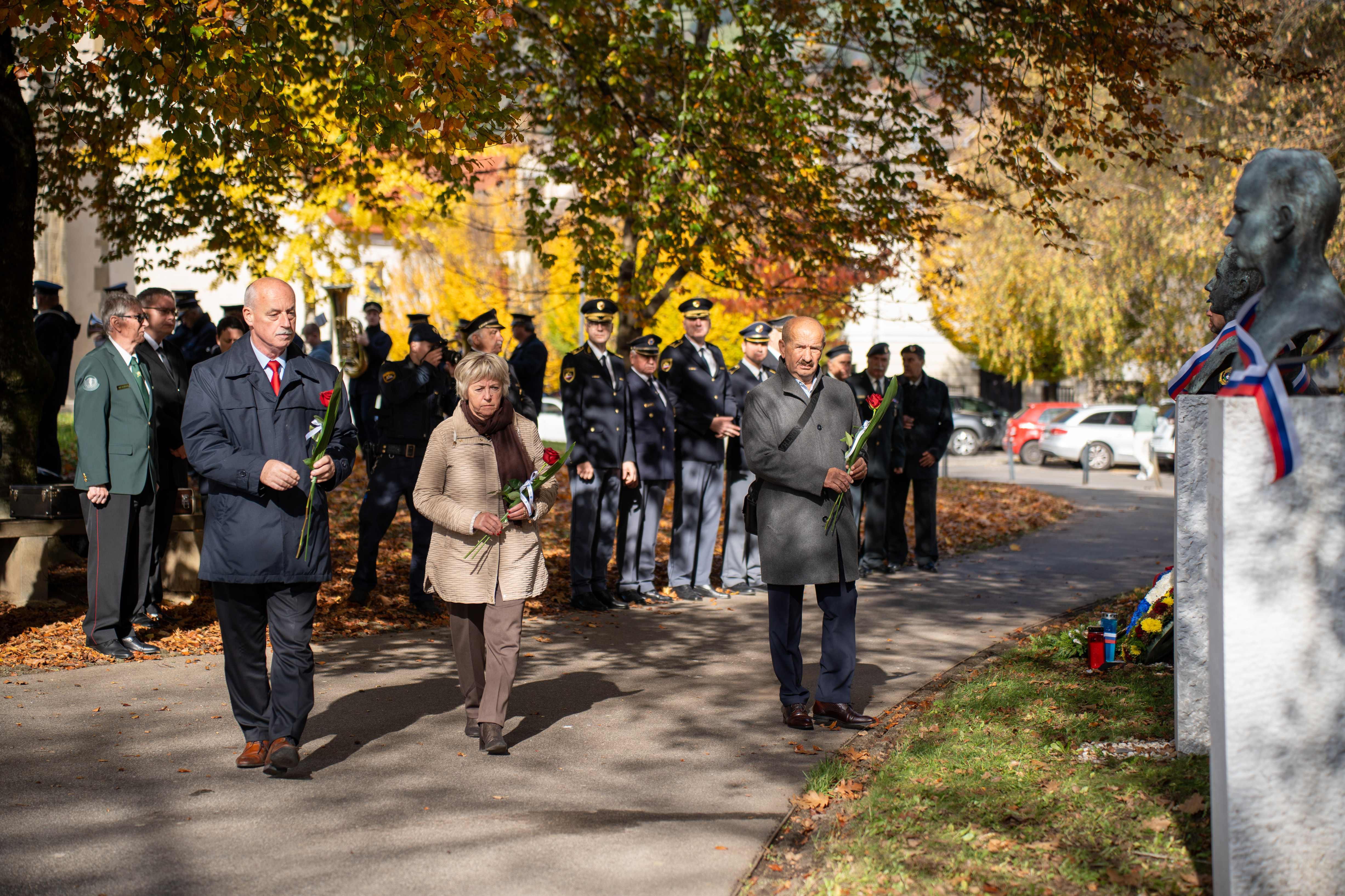 FOTO: V Parku herojev s slovesnostjo počastili dan spomina na mrtve