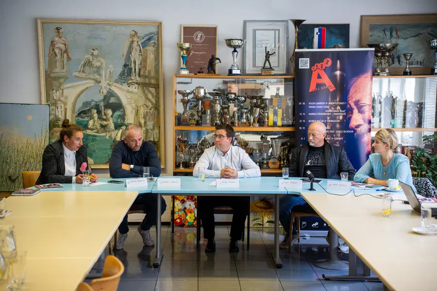 Pandel ob predstavitvi nove abonmajske sezone: Kultura na Ravnah živi skozi ljudi (VIDEO IN FOTO)