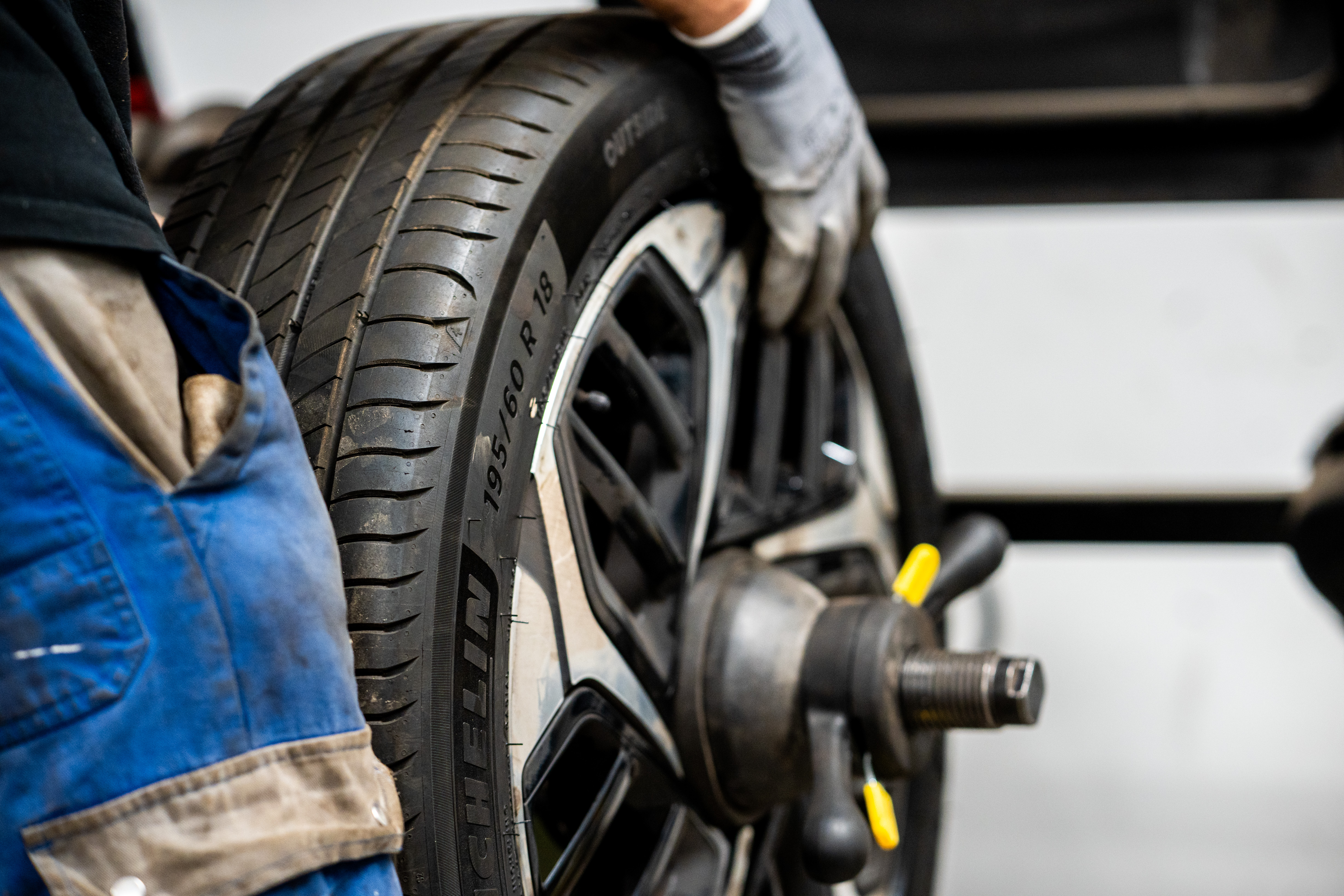 Pridružite se vrhunski ekipi - Avto Center Ravne v svoj kolektiv vabi serviserja