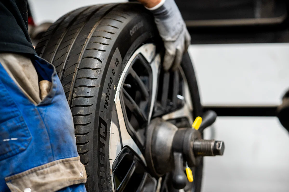 Pridružite se vrhunski ekipi - Avto Center Ravne v svoj kolektiv vabi serviserja