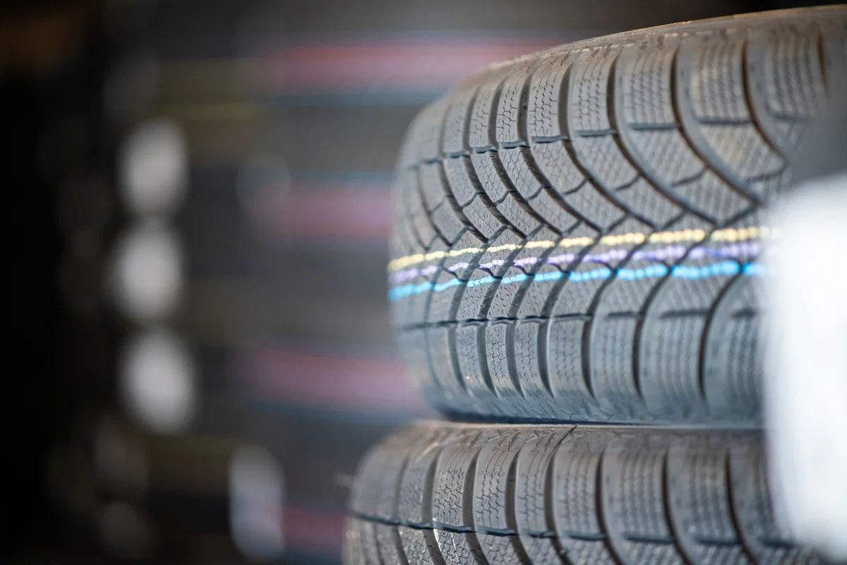 Od danes na motornih vozilih obvezna zimska oprema