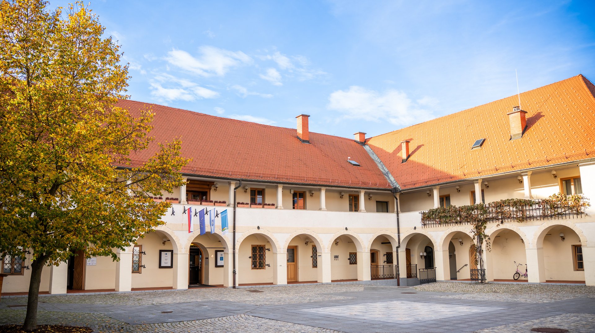 Izjemno: Slovenj Gradec, Radlje ob Dravi in Gostilna Repolusk prejemnice znaka odličnosti Slovenia Green