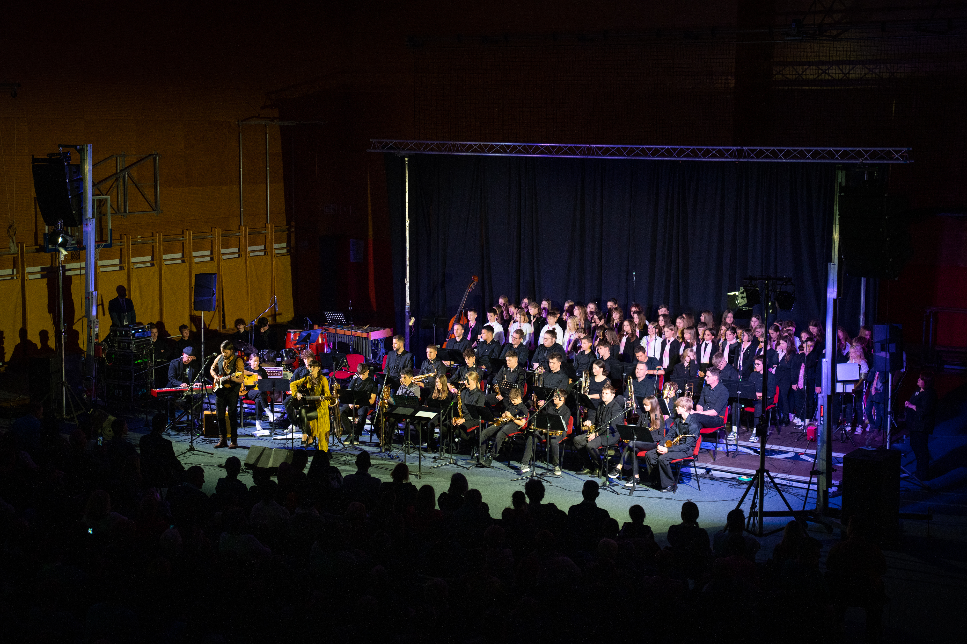 Serenade slovenskih popevk bodo očarale v novembru, saj se Radljevanje, radeljsko kulturno popotovanje, nadaljuje tudi to jesen
