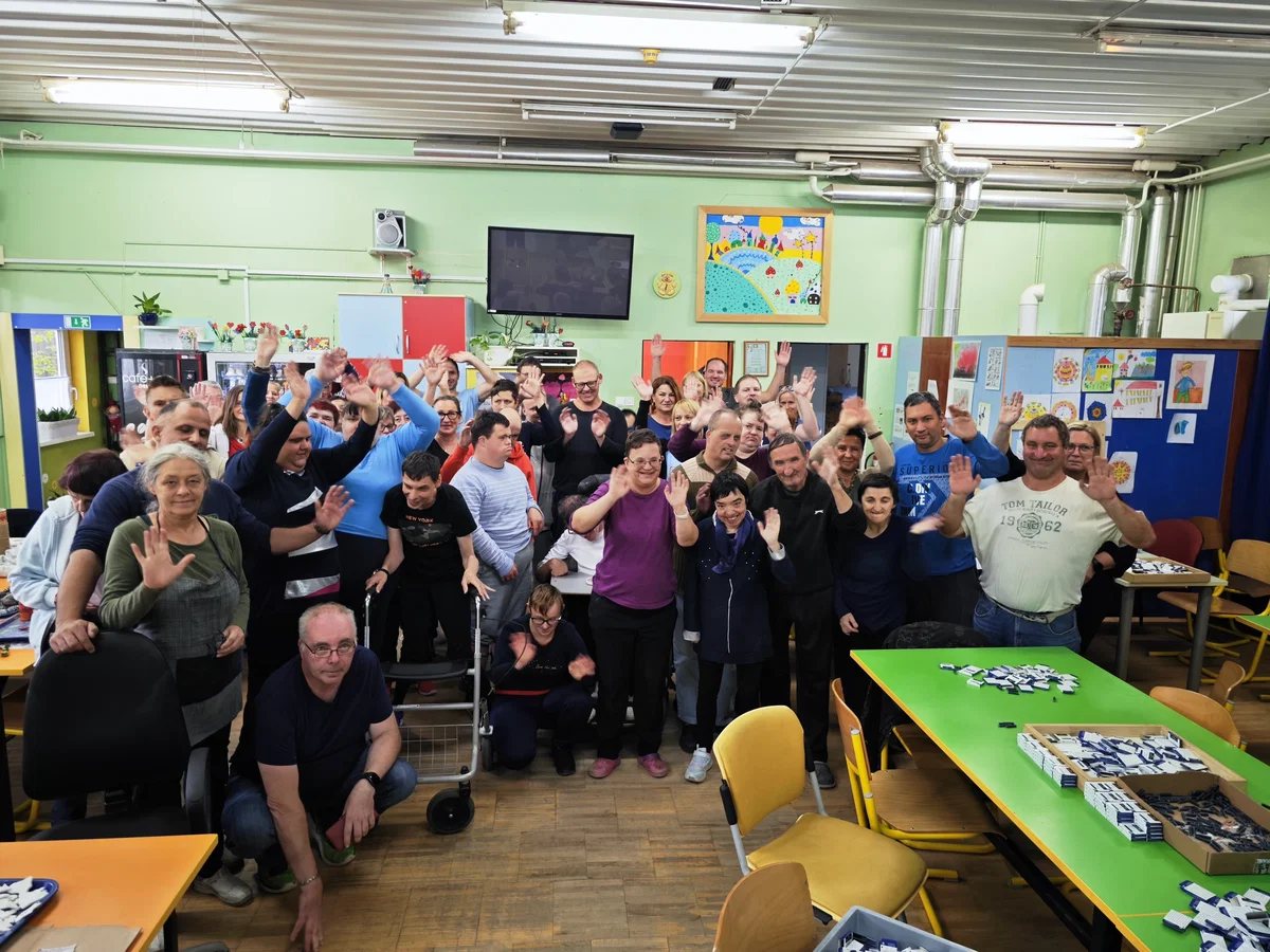 FOTO: Zaposleni v Skupini SIJ podarili 198 ur prostovoljnega dela