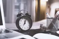 Počitnice se začnejo s premikom ure: v petek bo sonce na Koroškem zašlo že pred peto