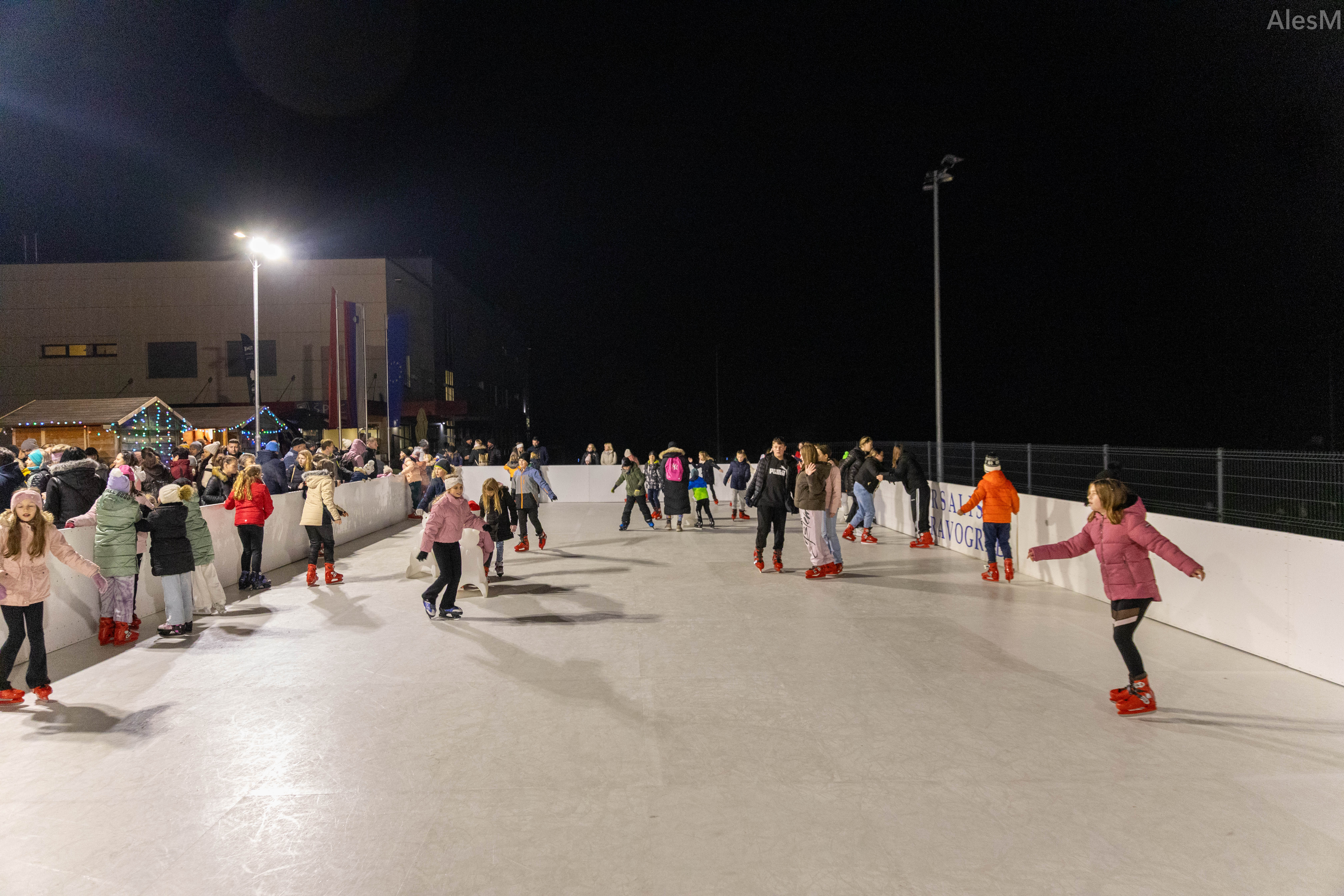 FOTO: Otvoritev drsališča v Dravogradu pospremili z veliko zabavo